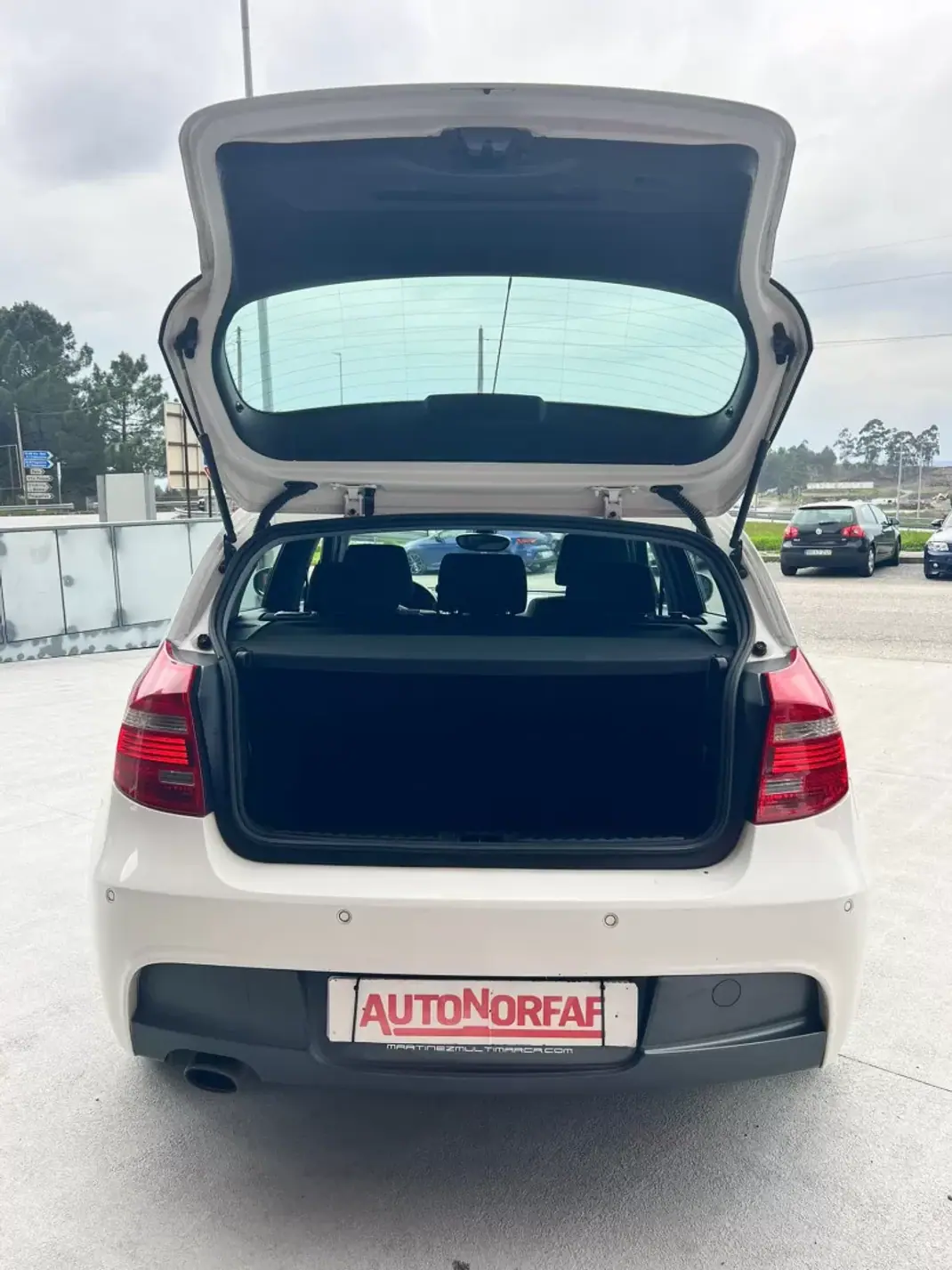 BMW 116 2011 - 14000 EUR, 184987 km - AUTO.MOTO.pt - 184987km - foto 9 de 26