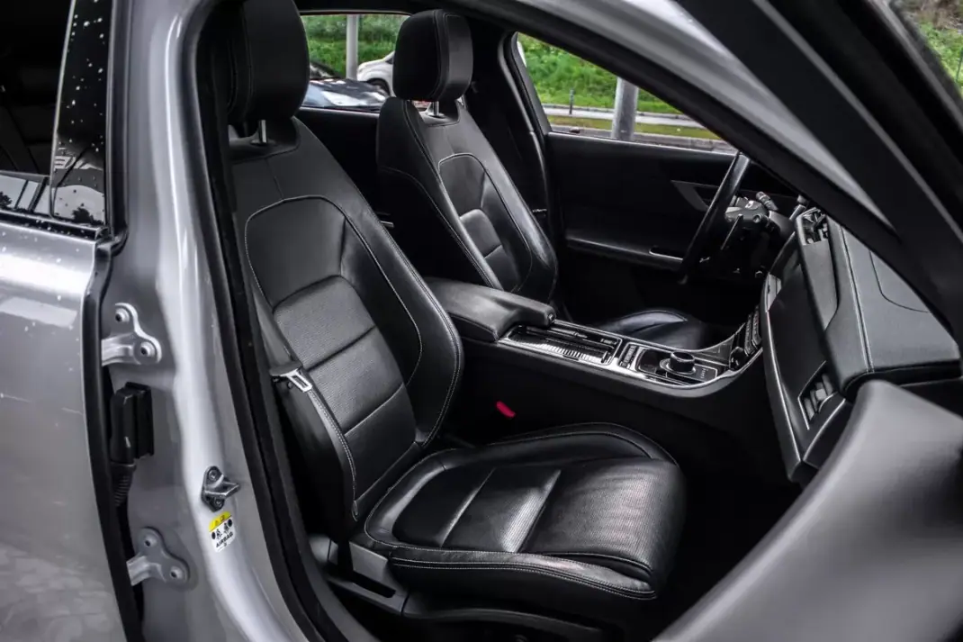 Jaguar XF Sportbrake 2019 - 23990 EUR, 147458 km - AUTO.MOTO.pt - 147458km - foto 27 de 45