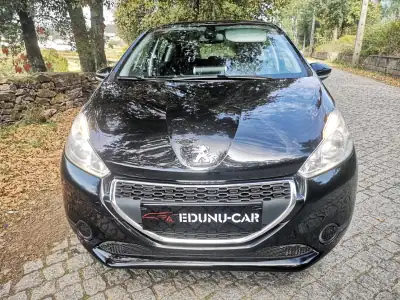 Peugeot 208 2014 - 7750 EUR, 96000 km - AUTO.MOTO.pt - 96000km - foto 2 de 29