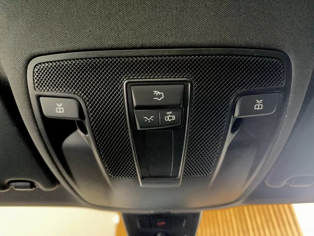 Mercedes-Benz A 180 2015 - 15999 EUR, 219500 km - AUTO.MOTO.pt - 219500km - foto 103 de 110