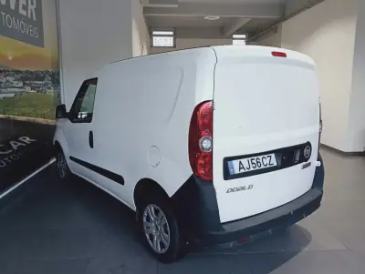 Fiat DOBLO CARGO 1.3 M-JET EASY 3 Lugares 2021 - 10990 EUR, 99701 km - AUTO.MOTO.pt - 99701km - foto 7 de 20