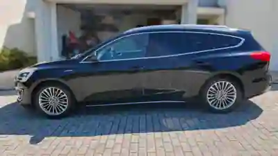 Ford Focus SW 2019 - 14900 EUR, 99500 km - AUTO.MOTO.pt - 99500km - foto 2 de 15