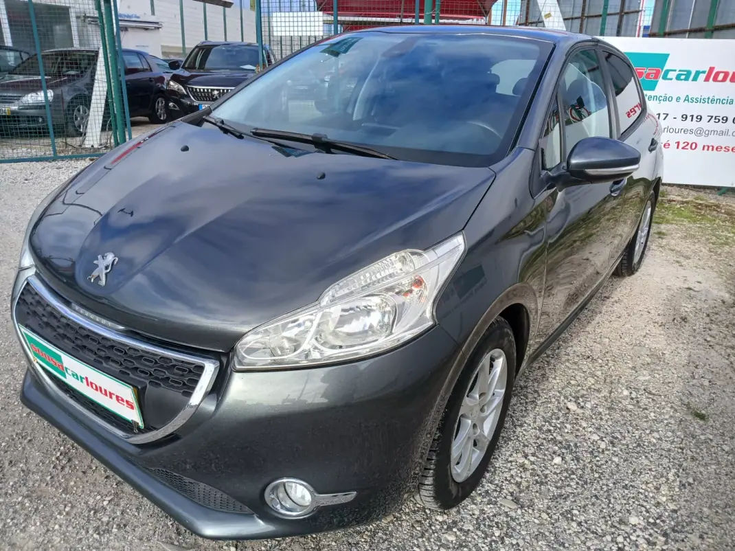 Peugeot 208 2015 - 7450 EUR, 116512 km - AUTO.MOTO.pt - 116512km - foto 1 de 23