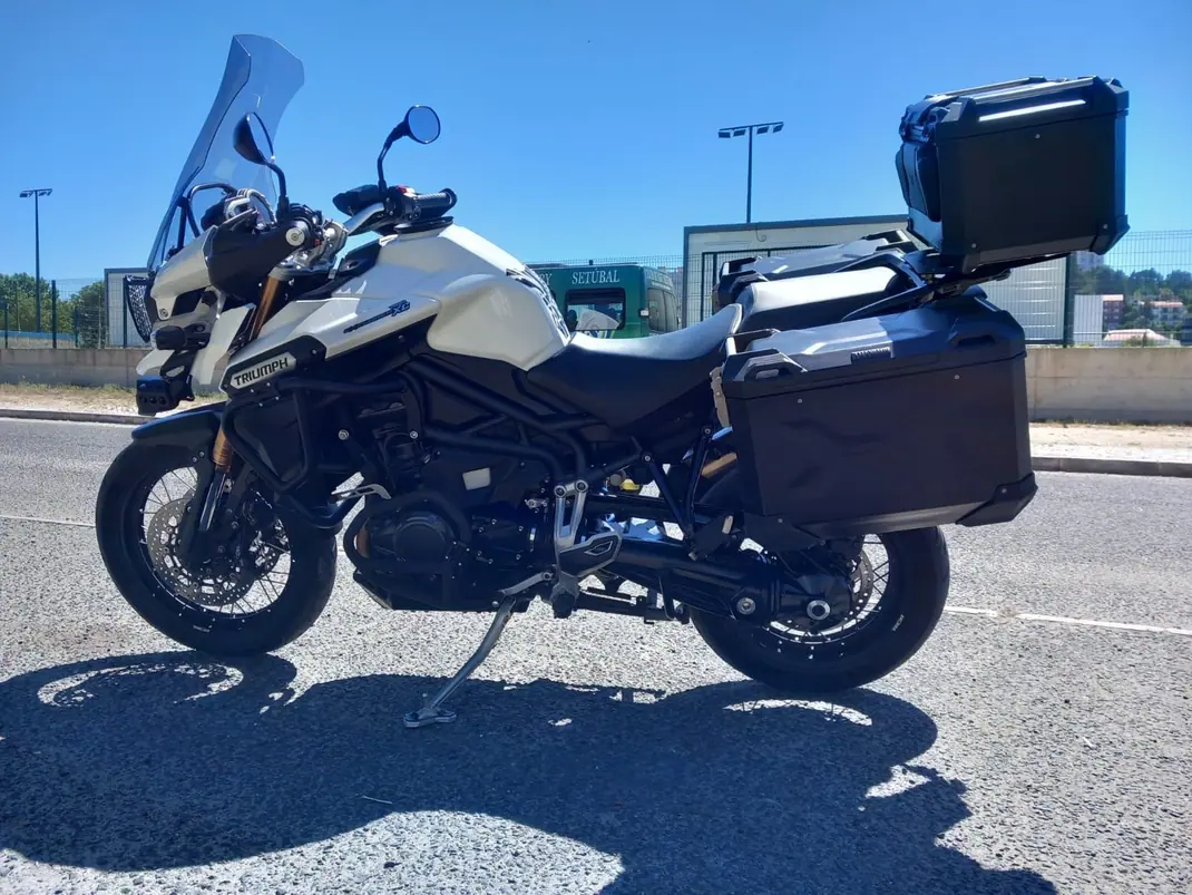 Triumph 2015 - 9000 EUR, 32500 km - 32500km - foto 7 de 15