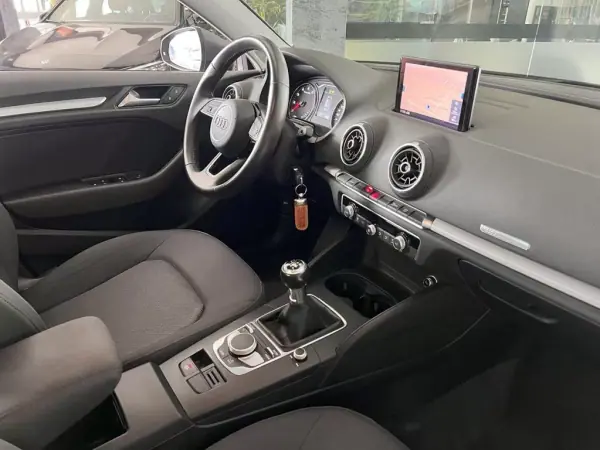 Audi A3 Sportback 2019 - 17900 EUR, 104914 km - AUTO.MOTO.pt - 104914km - foto 15 de 21