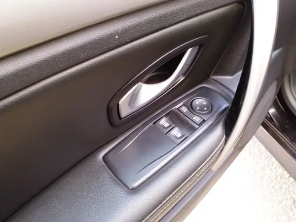 Renault Laguna Break 2012 - 8000 EUR, 186055 km - AUTO.MOTO.pt - 186055km - foto 19 de 26