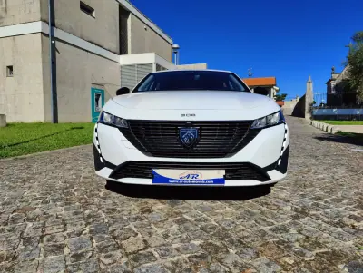 Peugeot 308 2023 - 21650 EUR, 73421 km - 73421km - foto 2 de 13