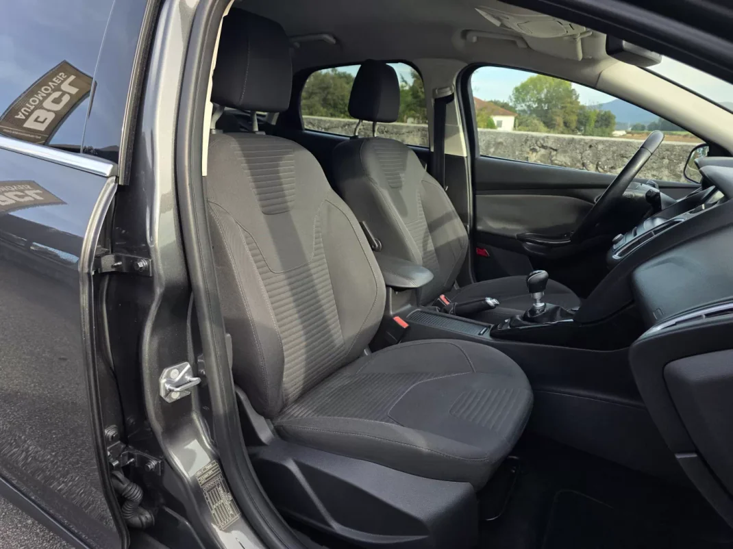 Ford Focus 2015 - 10990 EUR, 105000 km - AUTO.MOTO.pt - 105000km - foto 30 de 32