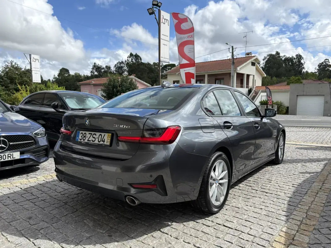 BMW 330e 2019 - 18500 EUR, 206000 km - 206000km - foto 3 de 16