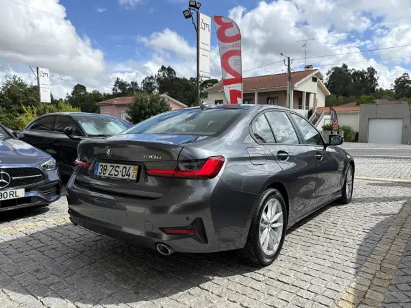 BMW 330e 2019 - 18500 EUR, 206000 km - 206000km - foto 3 de 16