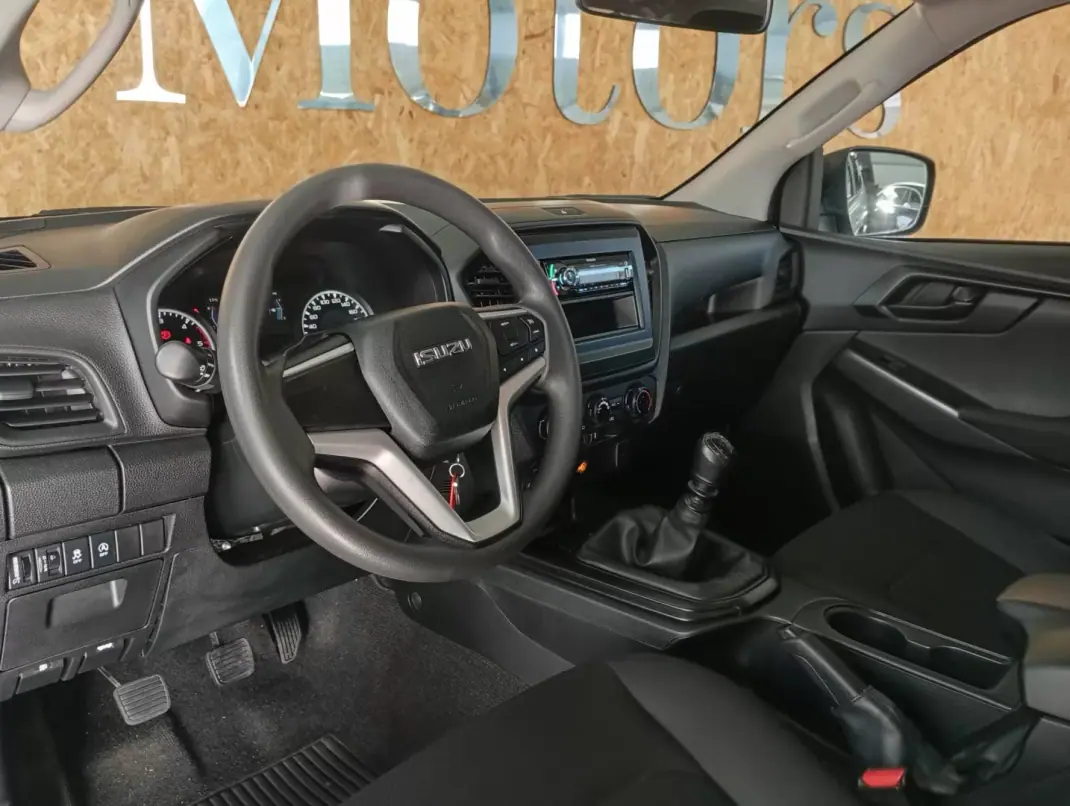 Isuzu D-MAX 2.5 4WD 2022 - 32900 EUR, 57200 km - AUTO.MOTO.pt - 57200km - foto 11 de 15