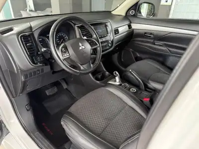 Mitsubishi Outlander 2015 - 15990 EUR, 157367 km - AUTO.MOTO.pt - 157367km - foto 4 de 28