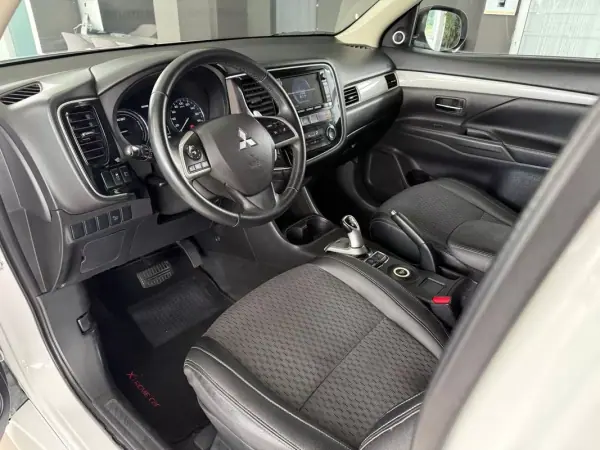 Mitsubishi Outlander 2015 - 15990 EUR, 157367 km - AUTO.MOTO.pt - 157367km - foto 4 de 28