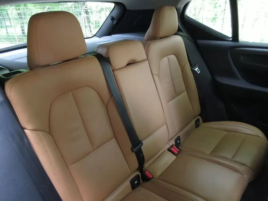 Volvo XC 40 2019 - 29490 EUR, 70000 km - AUTO.MOTO.pt - 70000km - foto 41 de 60