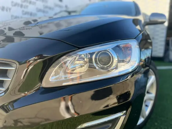 Volvo V60 2017 — foto 3 de 14