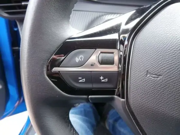 Peugeot e-208 2021 - 18000 EUR, 85265 km - AUTO.MOTO.pt - 85265km - foto 23 de 40