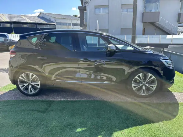 Renault Scénic 2016 - 10900 EUR, 220000 km - AUTO.MOTO.pt - 220000km - foto 17 de 66