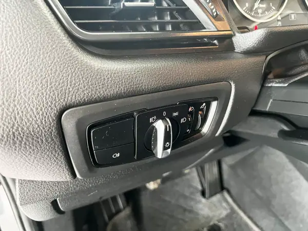 BMW 214 Active Tourer 2017 - 15600 EUR, 98526 km - AUTO.MOTO.pt - 98526km - foto 17 de 21