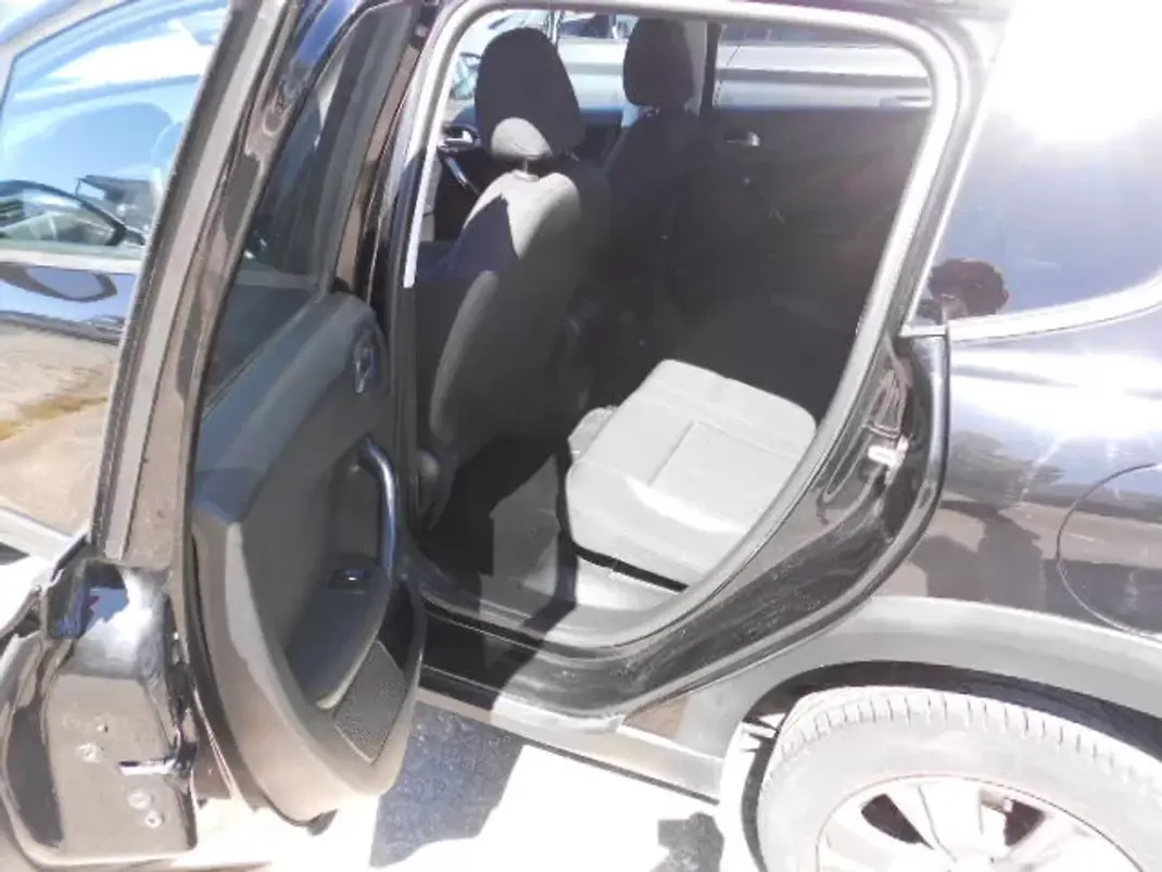 Peugeot 2008 2019 - 14500 EUR, 138497 km - AUTO.MOTO.pt - 138497km - foto 8 de 11