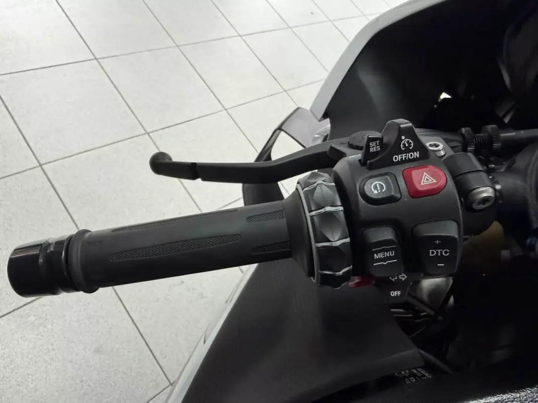 BMW S 1000 RR 2022 - 22000 EUR, 10276 km - AUTO.MOTO.pt - 10276km - foto 11 de 24