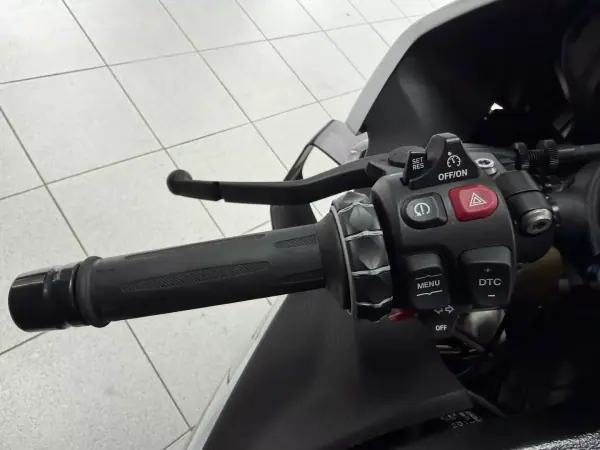 BMW S 1000 RR 2022 - 22000 EUR, 10276 km - AUTO.MOTO.pt - 10276km - foto 11 de 24