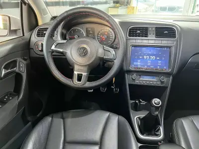 Volkswagen Polo 2011 - 6900 EUR, 201940 km - AUTO.MOTO.pt - 201940km - foto 8 de 18