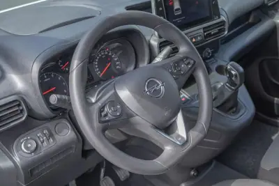 Opel COMBO 2019 - 12500 EUR, 113000 km - AUTO.MOTO.pt - 113000km - foto 4 de 19