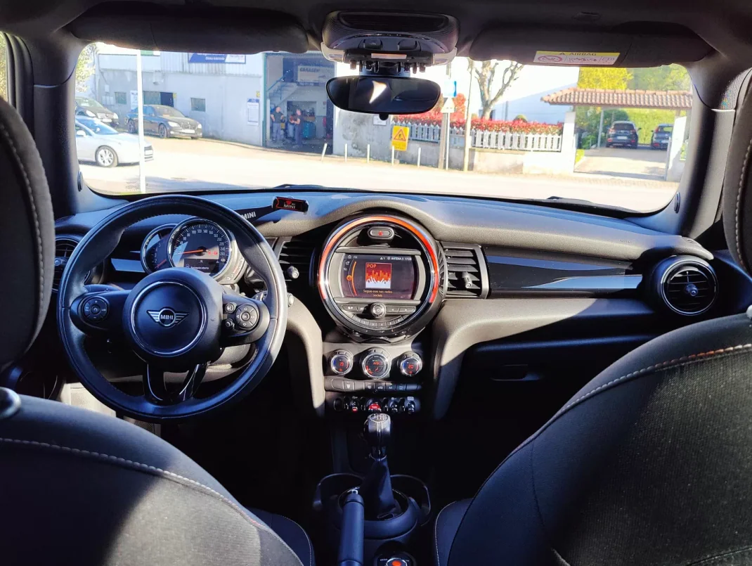 MINI Cooper 2019 - 16990 EUR, 115123 km - AUTO.MOTO.pt - 115123km - foto 8 de 12