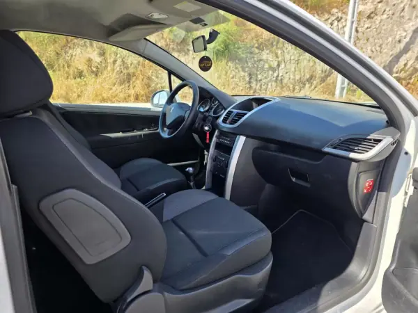 Peugeot 207 2008 - 2990 EUR, 360000 km - 360000km - foto 6 de 7