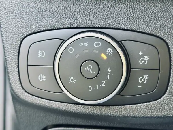 Ford Focus 2019 - 13990 EUR, 83000 km - AUTO.MOTO.pt - 83000km - foto 49 de 51