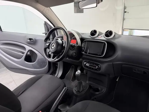 Smart ForTwo Coupé 2016 - 8990 EUR, 106408 km - AUTO.MOTO.pt - 106408km - foto 12 de 14