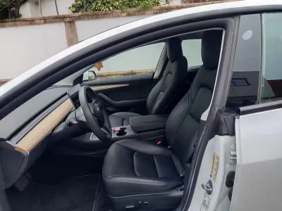 Tesla Model 3 2021 - 26490 EUR, 93800 km - AUTO.MOTO.pt - 93800km - foto 10 de 15