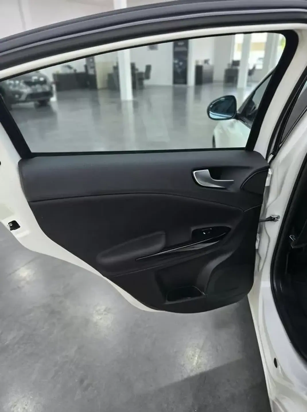 Alfa Romeo Giulietta 2011 - 9990 EUR, 177008 km - AUTO.MOTO.pt - 177008km - foto 15 de 18