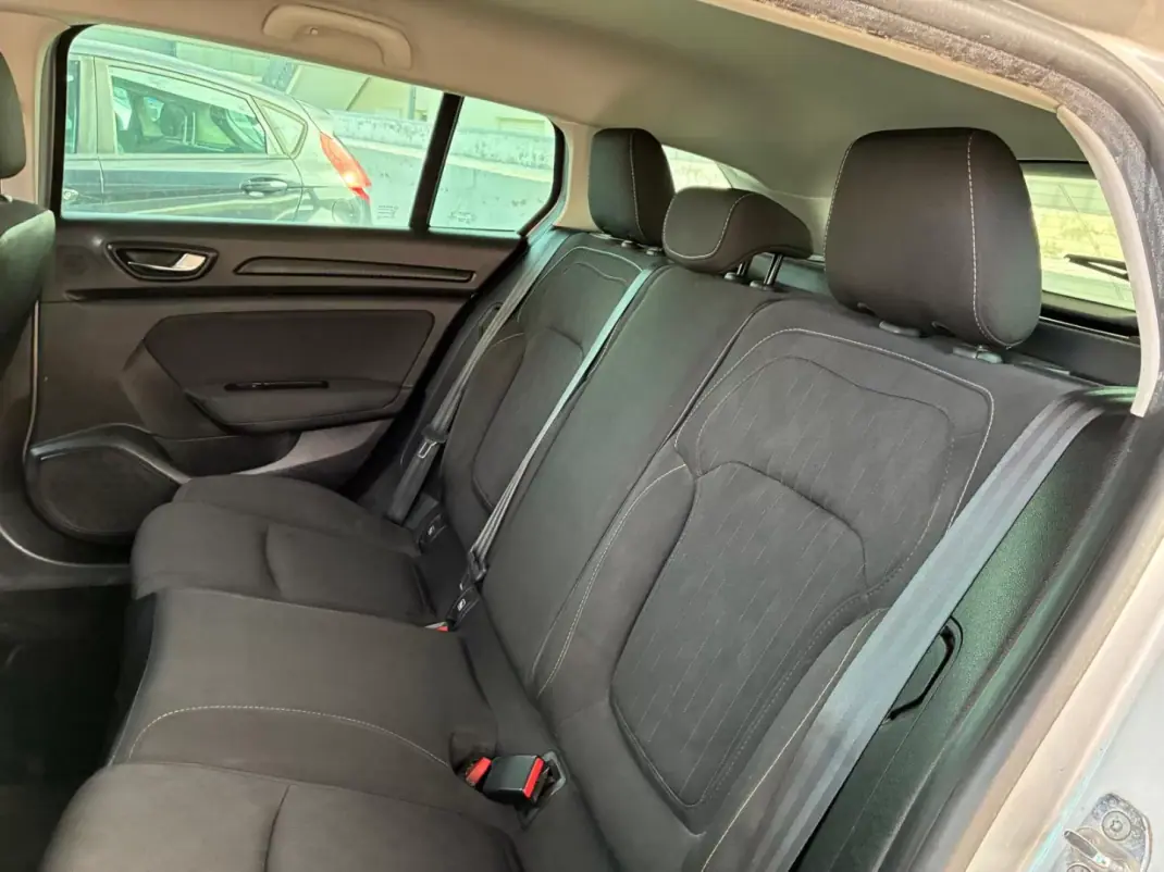 Renault Mégane Sport Tourer 2019 - 9900 EUR, 193000 km - AUTO.MOTO.pt - 193000km - foto 16 de 19