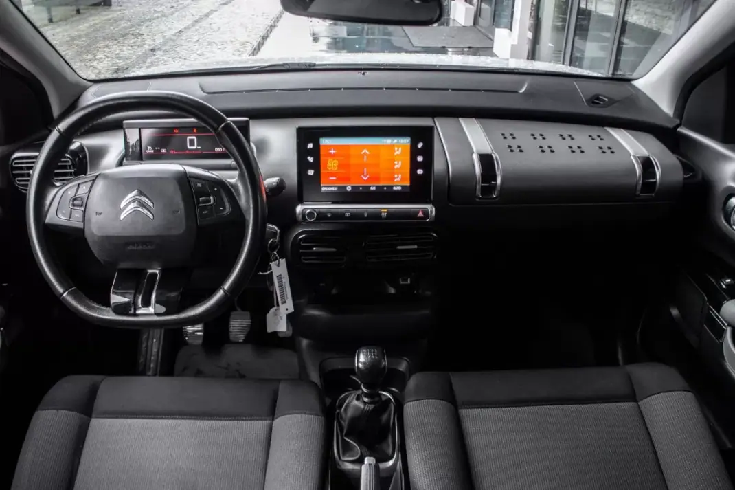 Citroën C4 Cactus 2019 - 12550 EUR, 90175 km - AUTO.MOTO.pt - 90175km - foto 34 de 41