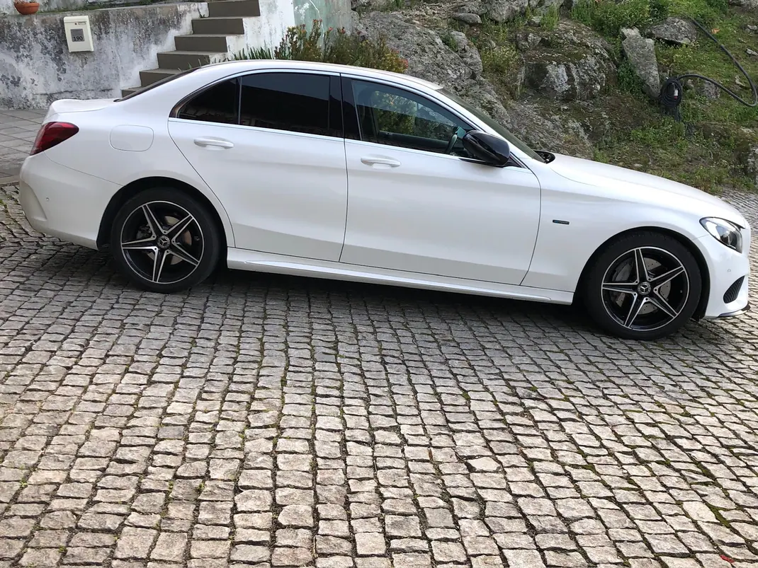 Mercedes-Benz C 350 2018 - 24999 EUR, 102000 km - AUTO.MOTO.pt - 102000km - foto 2 de 7