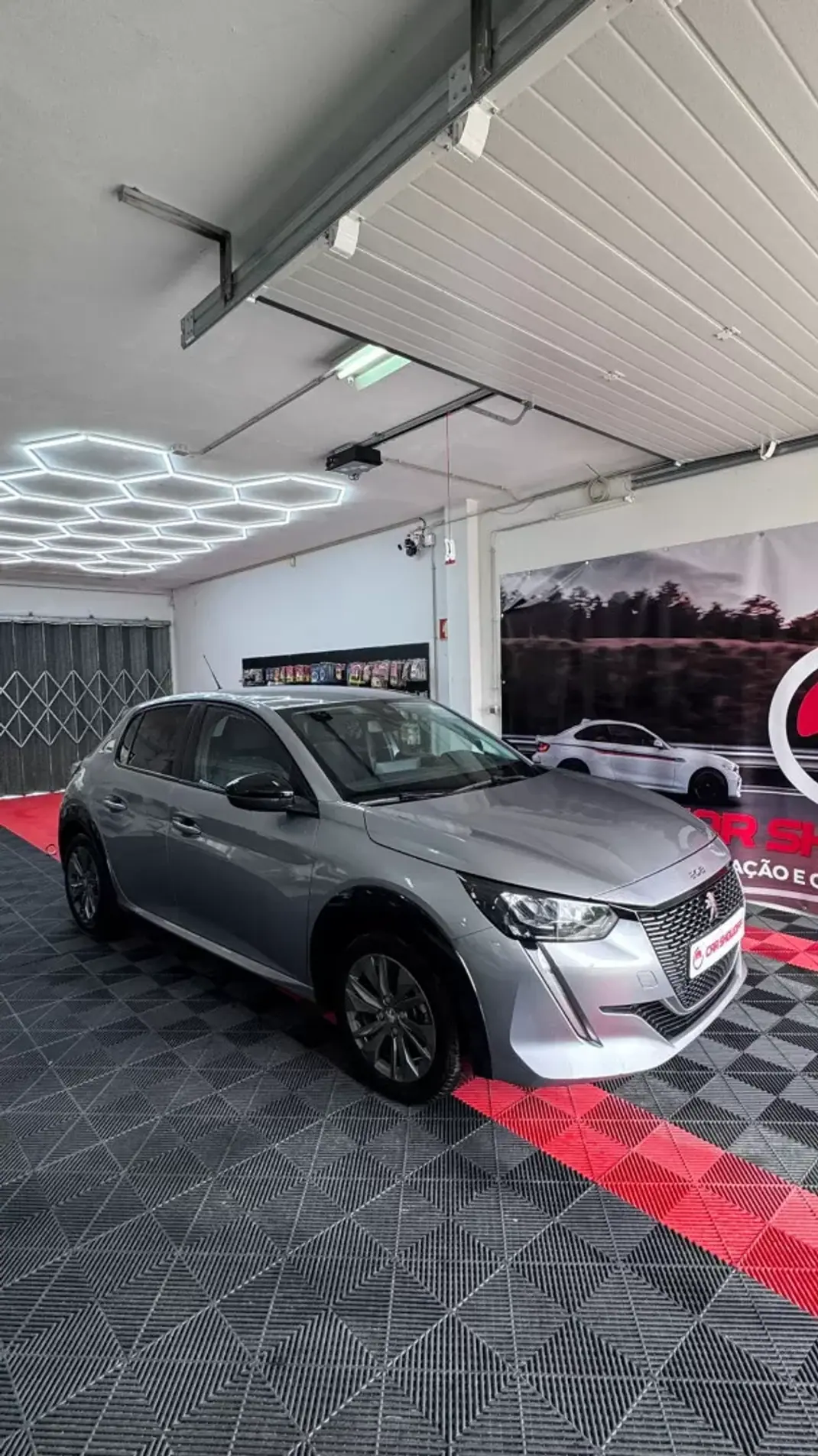 Peugeot e-208 2023 - 19900 EUR, 47000 km - AUTO.MOTO.pt - 47000km - foto 3 de 10