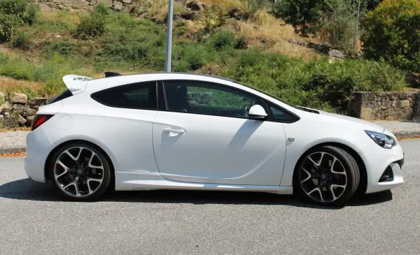 Opel Astra Coupe 2016 - 23000 EUR, 90000 km - AUTO.MOTO.pt - 90000km - foto 5 de 32