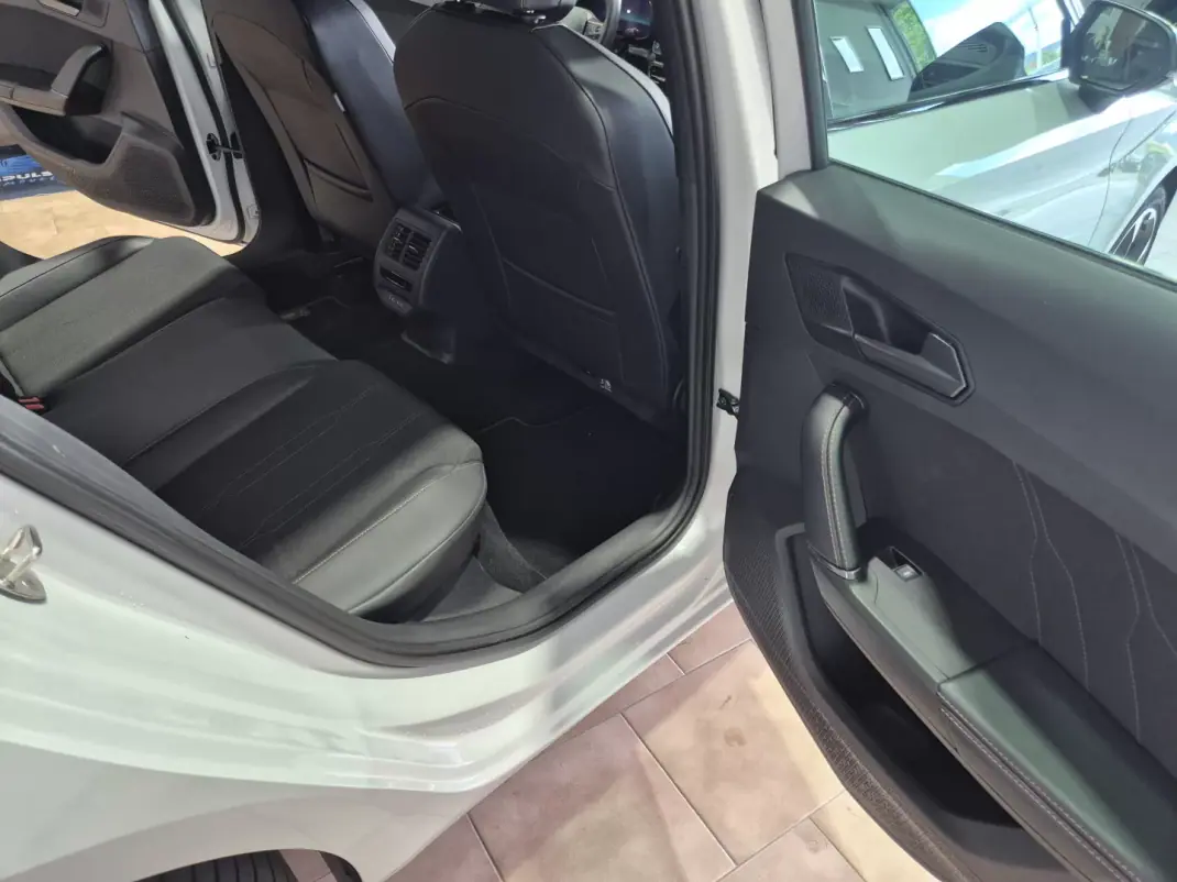 Cupra Leon 2025 - 35000 EUR, 26000 km - AUTO.MOTO.pt - 26000km - foto 11 de 42