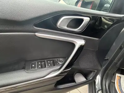 Kia XCeed 2020 - 14990 EUR, 162439 km - AUTO.MOTO.pt - 162439km - foto 7 de 19