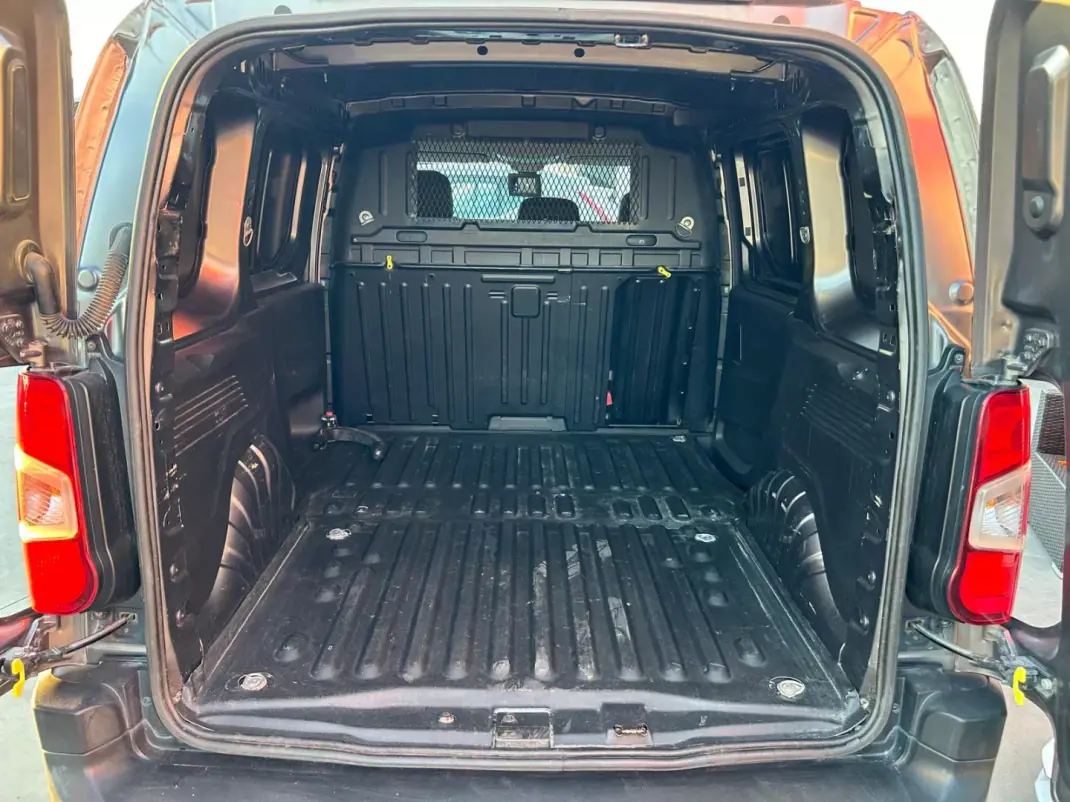 Peugeot PARTNER GIRAFON 2020 - 12990 EUR, 80000 km - AUTO.MOTO.pt - 80000km - foto 7 de 16