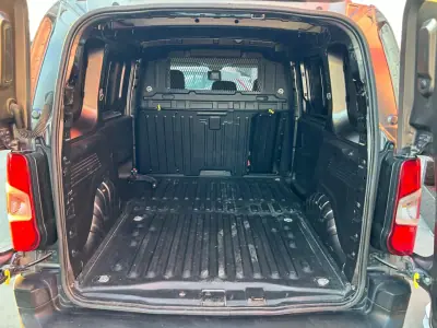 Peugeot PARTNER GIRAFON 2020 - 12990 EUR, 80000 km - AUTO.MOTO.pt - 80000km - foto 7 de 16