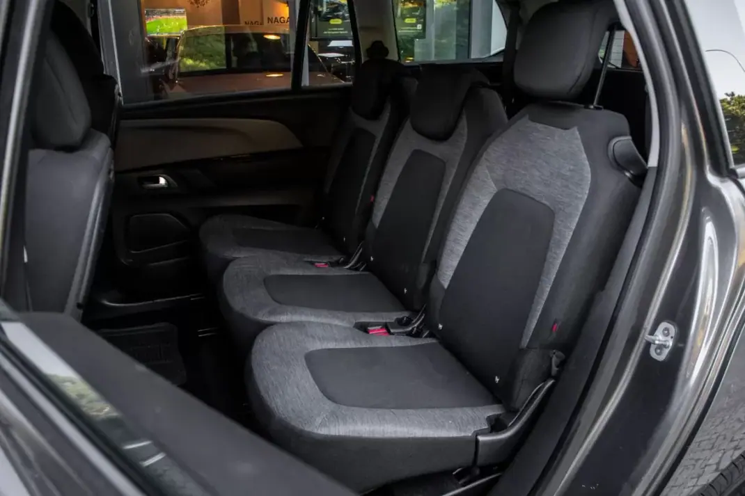 Citroën C4 Picasso 2018 - 9900 EUR, 296322 km - AUTO.MOTO.pt - 296322km - foto 23 de 30
