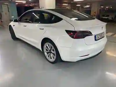 Tesla Model 3 2022 - 18000 EUR, 63495 km - foto 1 de 7