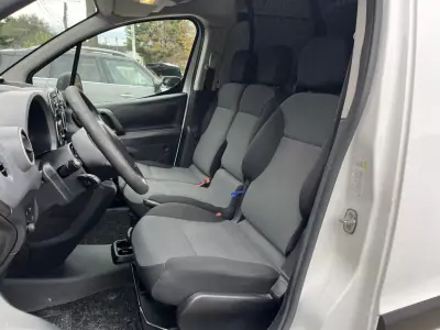 Peugeot Partner 1.6 BlueHdi 3 Lug 2018 - 9800 EUR, 200000 km - AUTO.MOTO.pt - 200000km - foto 12 de 20