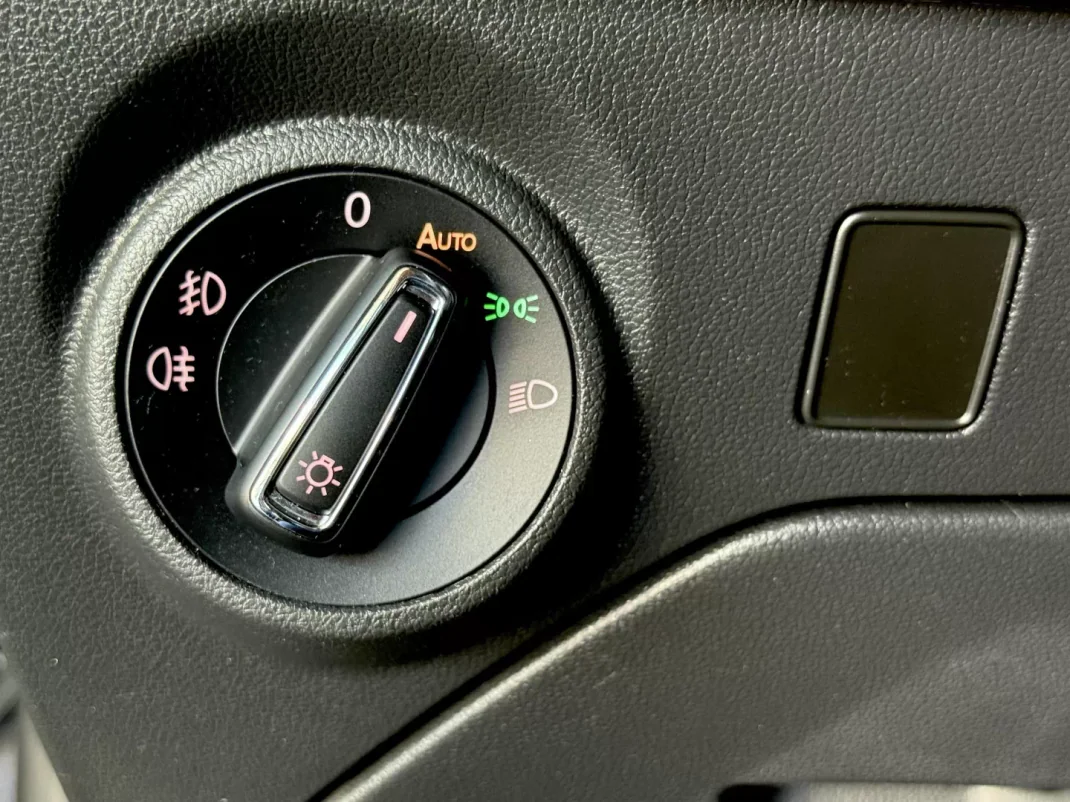 SEAT Leon 2015 - 14000 EUR, 181000 km - AUTO.MOTO.pt - 181000km - foto 85 de 92