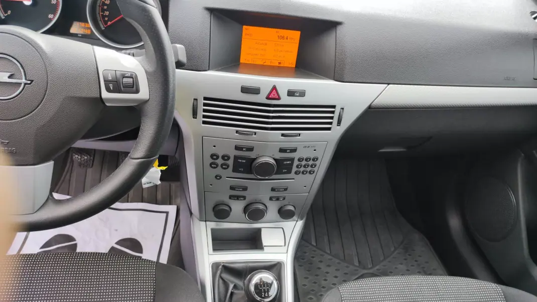 Opel 2010 - 5580 EUR, 219987 km - AUTO.MOTO.pt - 219987km - foto 11 de 20