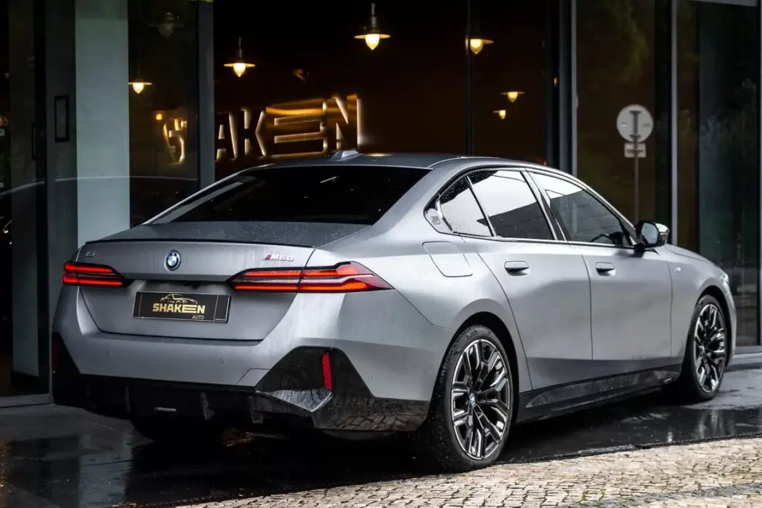 BMW i5 2023 - 74990 EUR, 17145 km - AUTO.MOTO.pt - 17145km - foto 4 de 60