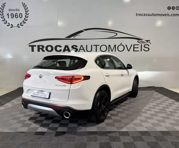 Alfa Romeo Stelvio 2017 - 22900 EUR, 215900 km - AUTO.MOTO.pt - 215900km - foto 45 de 60