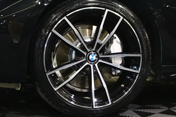 BMW 330 2019 - 22900 EUR, 140000 km - AUTO.MOTO.pt - 140000km - foto 3 de 30